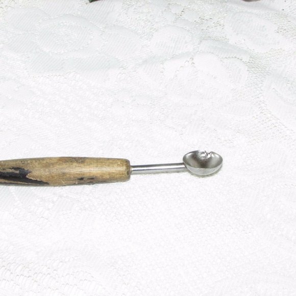 VINTAGE Garnishing Tool MELON BALLER Black Wood Handle Gadget Chippy Paint - Picture 4 of 4